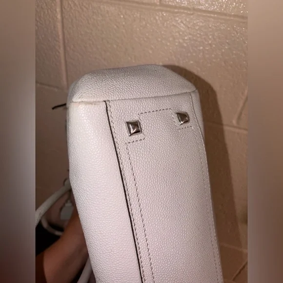 Henri Bendel “Carlyle” Purse 🤍 - Picture 4 of 5